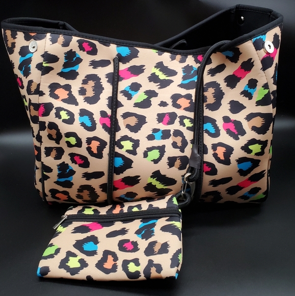 Handbags - SOLD🐆 Neoprene Large Tote Bag with Pouch